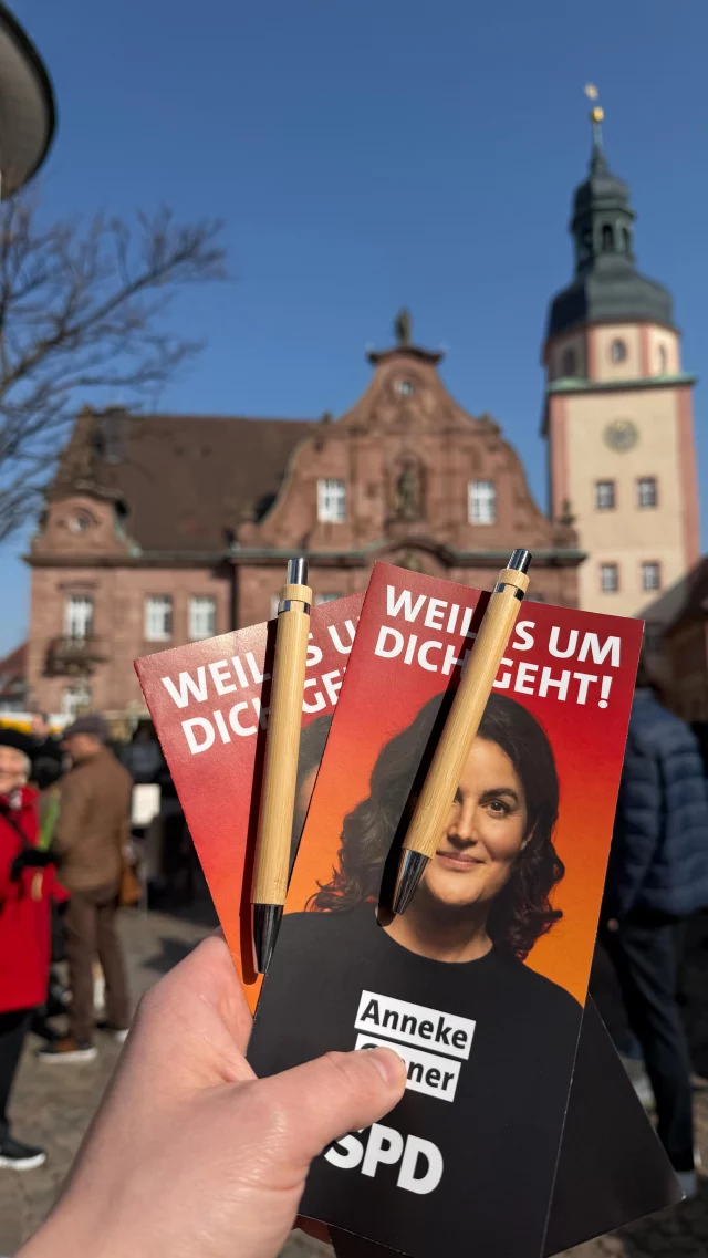 Auf gehts! 💪

Am morgigen Sonntag wird in Baden-Württemberg gewählt. Heute bin ich in Ettlingen unterwegs, um @annekegraner und die @spd_bawue zu unterstützen.

Anneke brennt für ihre Heimat, kennt die Themen vor Ort und ist eine echte Spitzenwahl für den Landtag.

@spdettlingen 

#Ettlingen #BadenWürttemberg #SPD #Landtagswahl #TeamSPD