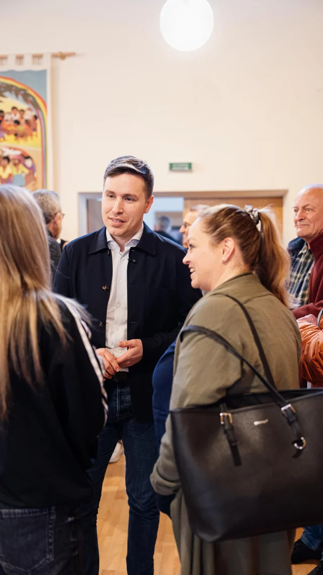 Als direkt gewählter Abgeordneter lade ich regelmäßig zum offenen Austausch vor Ort ein – klar, ehrlich, auf Augenhöhe.

👉 So auch diese Woche in Limbach: Viele sind gekommen, um gemeinsam darüber zu sprechen, was wir in Berlin erreichen müssen.

Der direkte Dialog ist durch nichts zu ersetzen. Und zu sehen, wie viele engagierte Menschen sich einbringen, macht Mut und gibt Rückenwind für meinen Einsatz für unsere Heimat. 💪