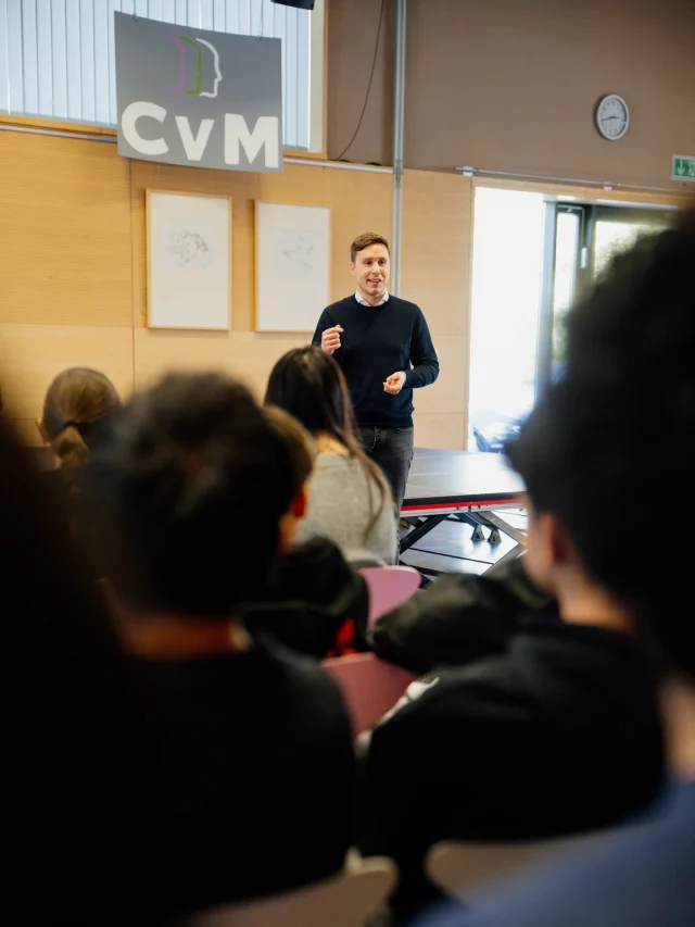 Politik lebt vom Austausch – und der war heute am @mannlich_gymnasium richtig stark 💬
Kluge Fragen, klare Haltung und viele erfrischende Ideen. Genau so muss es sein!
Danke Euch für die Diskussion 🙌