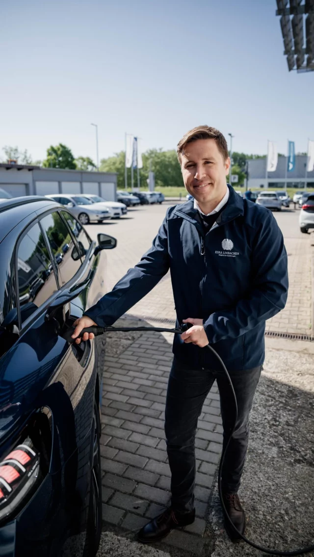 ⚡ Elektromobilität für alle – ab jetzt möglich
 
Das Portal für die neue E-Auto-Förderung ist heute online gegangen!

➡️ foerderzentrale.gov.de

Wer sein Elektroauto dieses Jahr neu zugelassen hat, kann jetzt bis zu 6.000 Euro Zuschuss beantragen – gestaffelt nach Einkommen und Familiengröße.
 
💪 Für Chancengleichheit – E-Mobilität darf nicht nur was für Wohlhabende sein. Mit dieser Förderung machen wir den Umstieg auch für normale Haushalte möglich. Wer weniger verdient, bekommt mehr Zuschuss.
 
🏭 Für gute Arbeitsplätze – die Elektromobilität ist Industrie der Zukunft. Mit dieser Förderung sichern wir Arbeitsplätze hier in Deutschland.
 
🇩🇪 Für Unabhängigkeit – wir befreien uns von teuren Ölimporten und der Abhängigkeit von fossilen Energieträgern. Das ist auch Sicherheitspolitik in Zeiten geopolitischer Spannungen.
 
🌍 Für den Klimaschutz – E-Autos sind der Weg zu einer sauberen Zukunft.
 
 
➡️Antrag unbürokratisch stellen: foerderzentrale.gov.de
 
Elektromobilität ist kein Luxus – sie ist die Zukunft. Und diese Zukunft soll für alle erreichbar sein.
 
#Gerechtigkeit #Elektromobilität #ZukunftFürAlle