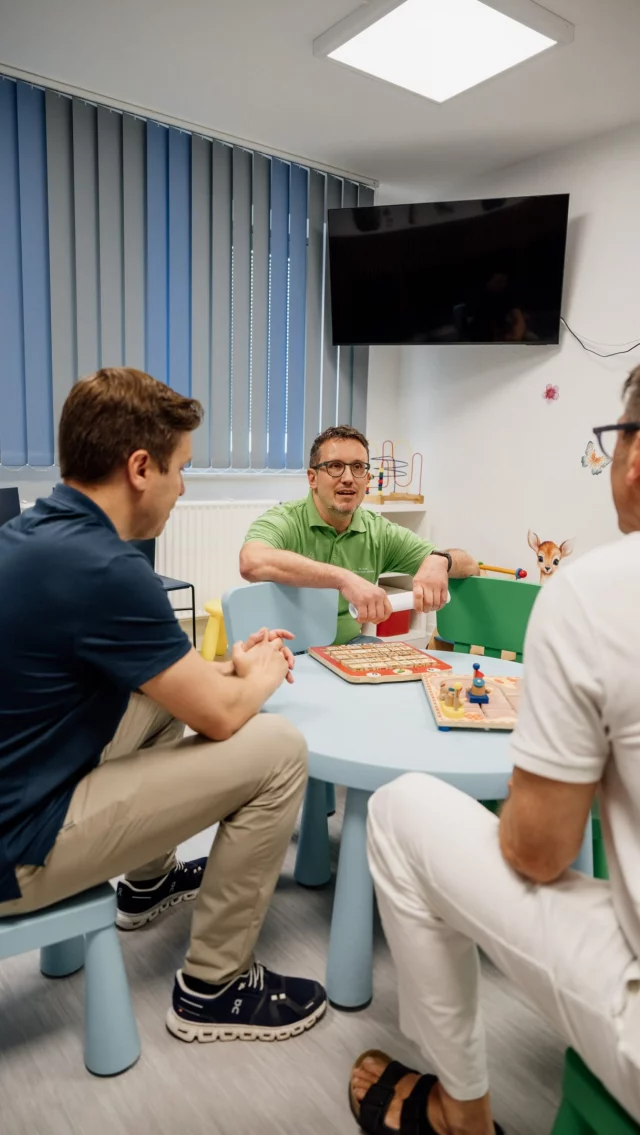 🩺🏥 Viel wird momentan über Reformen im Gesundheitswesen und bei den Krankenkassen diskutiert. Das betrifft ganz konkret auch die ärztliche Versorgung vor Ort.

Deshalb ist es mir wichtig, mit denjenigen ins Gespräch zu kommen, die diese Versorgung jeden Tag sicherstellen – wie zum Beispiel Dr. Nisius, Kinderarzt in St. Ingbert (@der_zauberhafte_kinderarzt ) Vielen Dank für den offenen und interessanten Austausch!