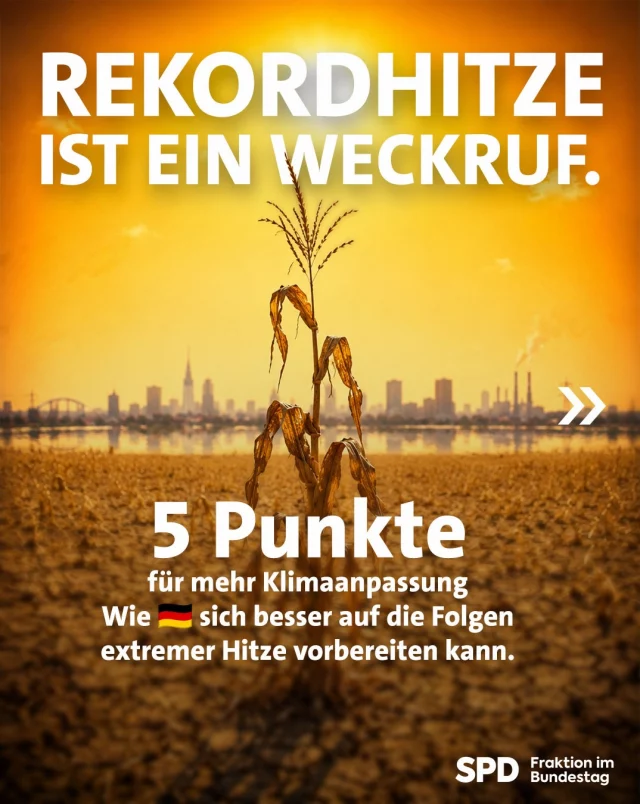 🌡️☀️ Rekordhitze ist ein Weckruf.

Ende Juni haben wir mit 41,8 Grad einen neuen deutschen Hitzerekord erlebt. Schätzungen zufolge sind allein durch die Hitzewellen bis Ende Juli fast 10.000 Menschen gestorben. Fast jeder Todesfall durch Extremwetter in Deutschland geht auf Hitze zurück.

Wir müssen handeln! Deshalb: 5 Punkte für mehr Klimaanpassung – und dafür, wie 🇩🇪 sich besser auf die Folgen extremer Hitze vorbereiten kann.

Klar ist aber auch: Klimaanpassung und Klimaschutz gehören zusammen. Denn je stärker sich die Erde erwärmt, desto größer werden Schäden, Kosten und die Grenzen unserer Anpassungsfähigkeit.
